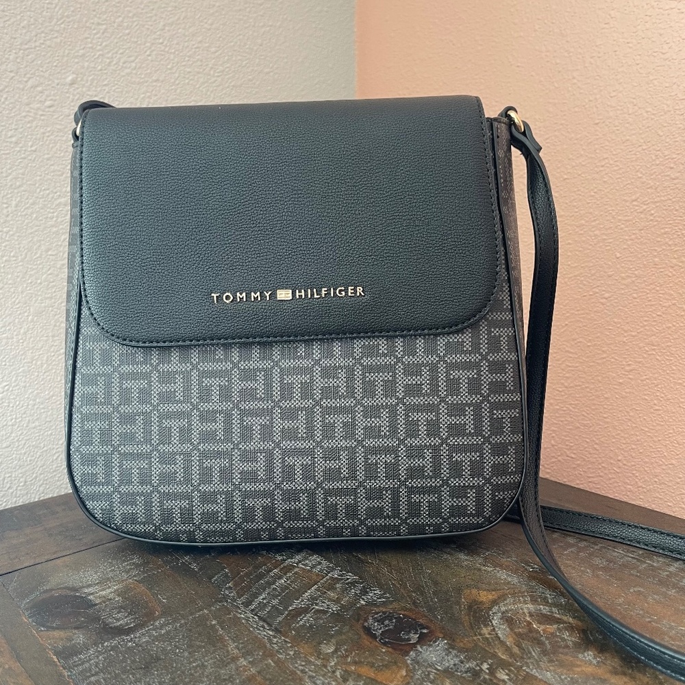 Tommy Hilfiger Monogram Flap Crossbody Bag_Black & Gray with Gold-tone Hardware